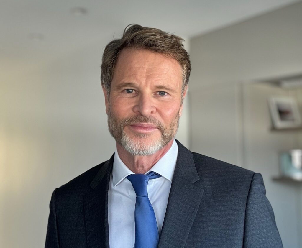 Dr Mike Comins MBBS FBCAM